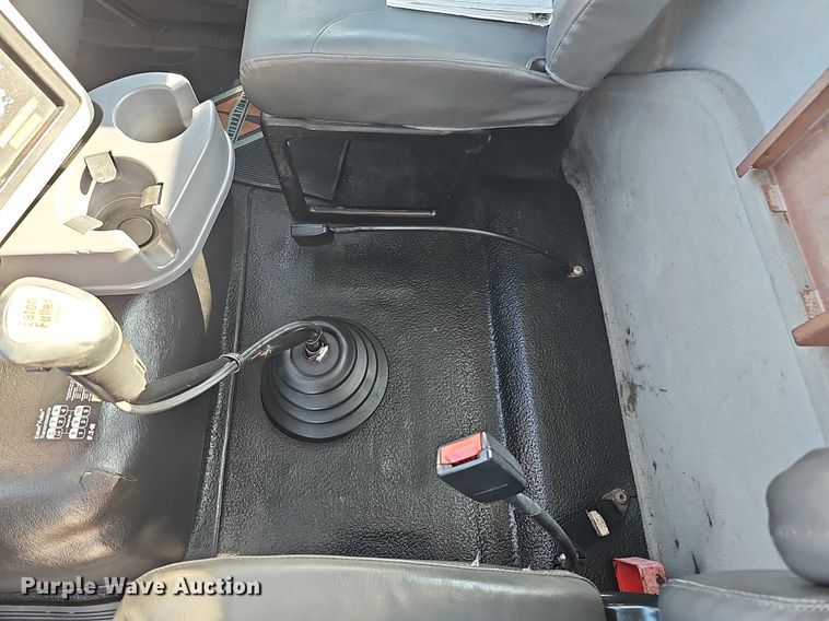 image for item DQ1199 2013 International 8600 semi truck