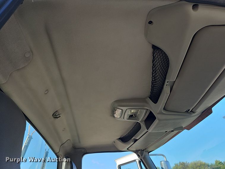 image for item DQ1199 2013 International 8600 semi truck