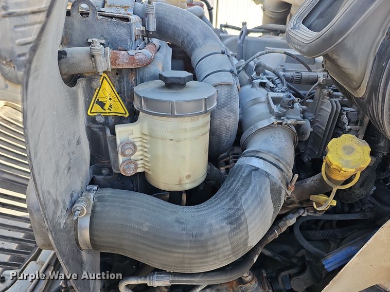 image for item DQ1199 2013 International 8600 semi truck