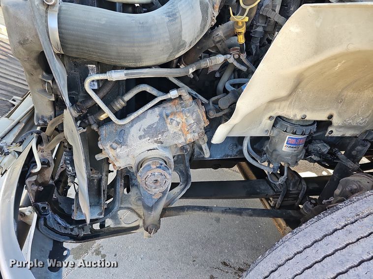 image for item DQ1199 2013 International 8600 semi truck