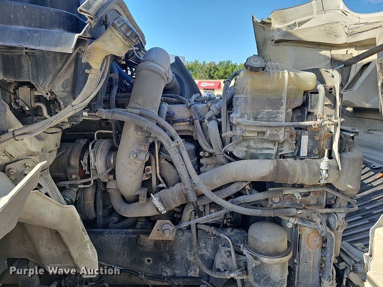 image for item DQ1199 2013 International 8600 semi truck