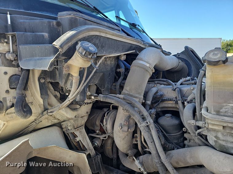 image for item DQ1199 2013 International 8600 semi truck