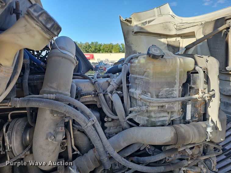 image for item DQ1199 2013 International 8600 semi truck