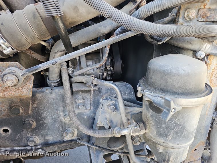 image for item DQ1199 2013 International 8600 semi truck