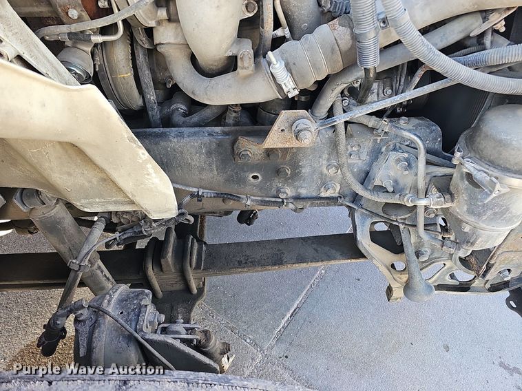 image for item DQ1199 2013 International 8600 semi truck