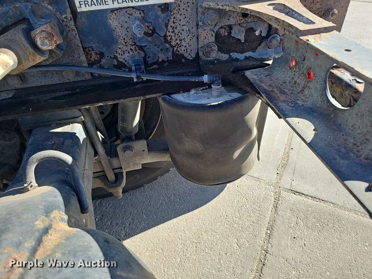 image for item DQ1199 2013 International 8600 semi truck