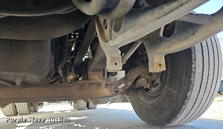 image for item DQ1199 2013 International 8600 semi truck