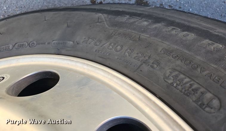 image for item DQ1199 2013 International 8600 semi truck