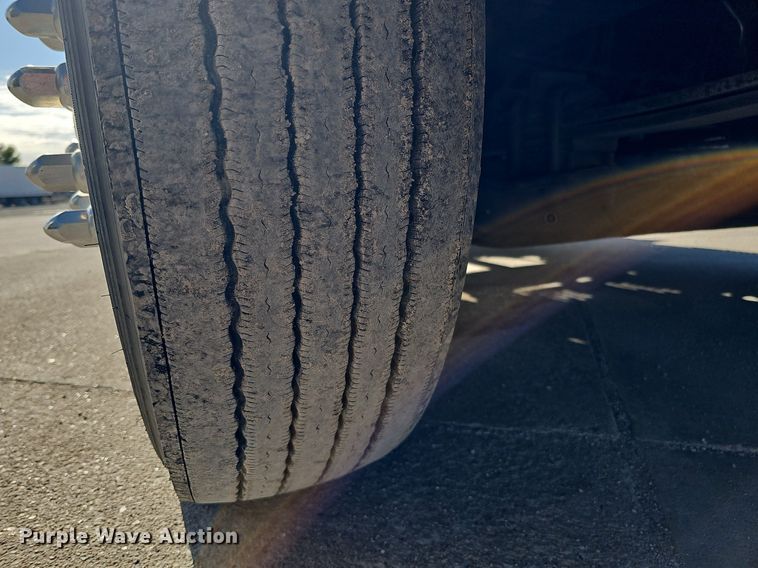 image for item DQ1199 2013 International 8600 semi truck