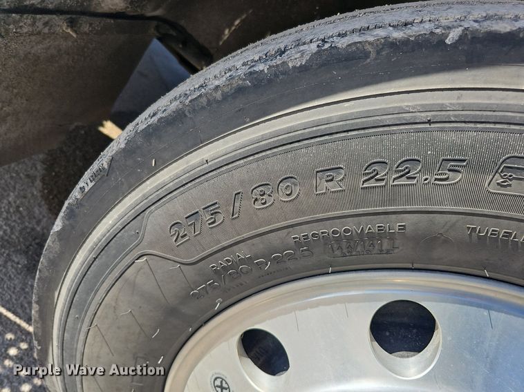 image for item DQ1199 2013 International 8600 semi truck