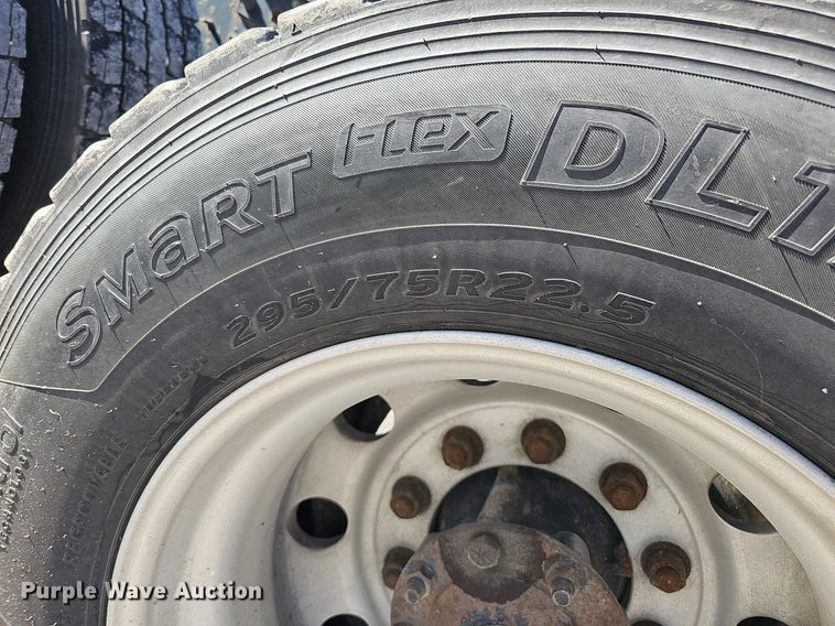 image for item DQ1199 2013 International 8600 semi truck