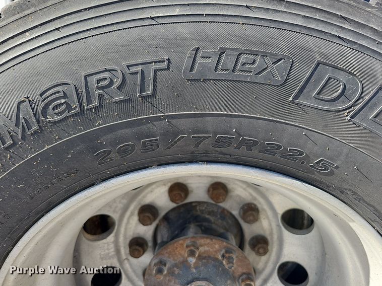 image for item DQ1199 2013 International 8600 semi truck