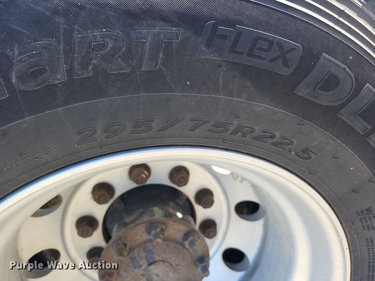 image for item DQ1199 2013 International 8600 semi truck