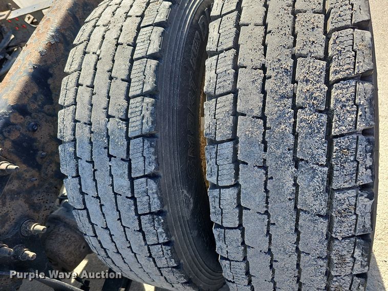 image for item DQ1199 2013 International 8600 semi truck