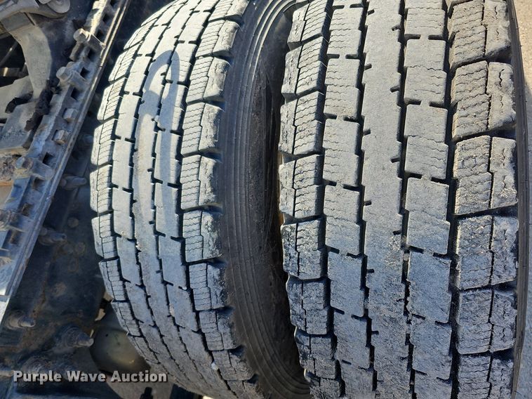 image for item DQ1199 2013 International 8600 semi truck