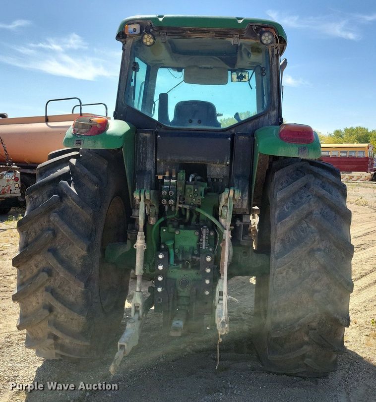 image for item DR5595 2010 John Deere 7330  MFWD tractor