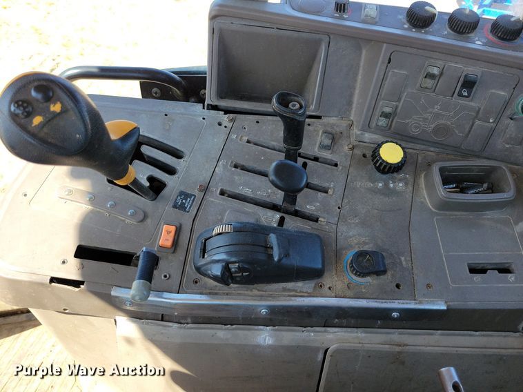 image for item DR5595 2010 John Deere 7330  MFWD tractor