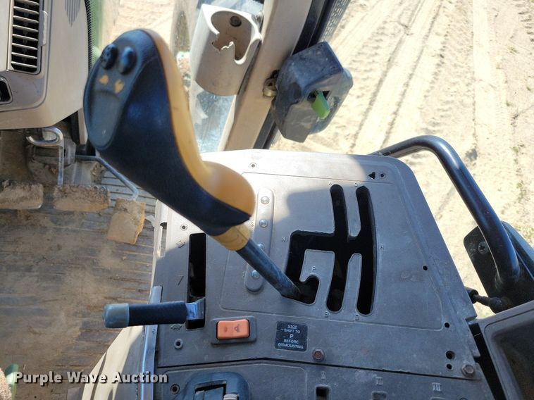 image for item DR5595 2010 John Deere 7330  MFWD tractor