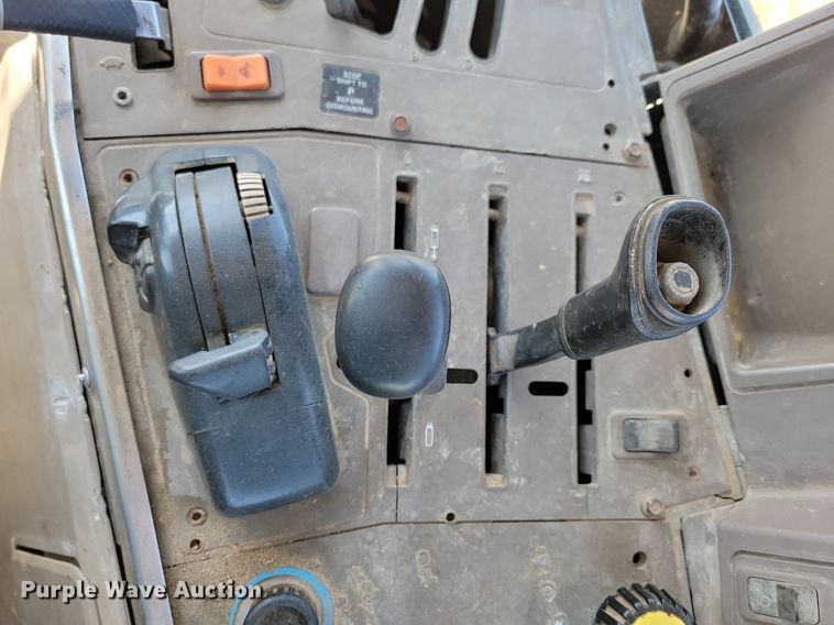 image for item DR5595 2010 John Deere 7330  MFWD tractor