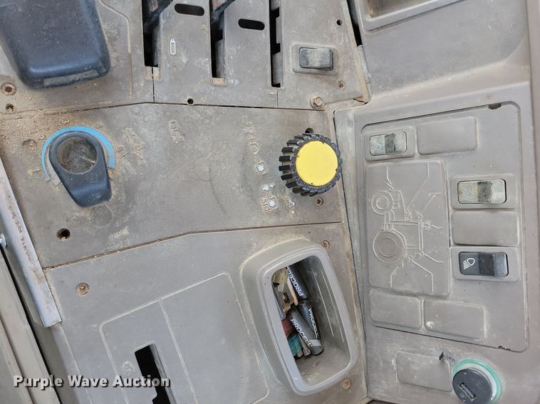 image for item DR5595 2010 John Deere 7330  MFWD tractor