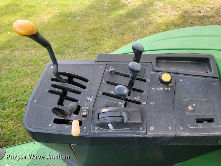 image for item KS9156 2006 John Deere 6415  MFWD tractor