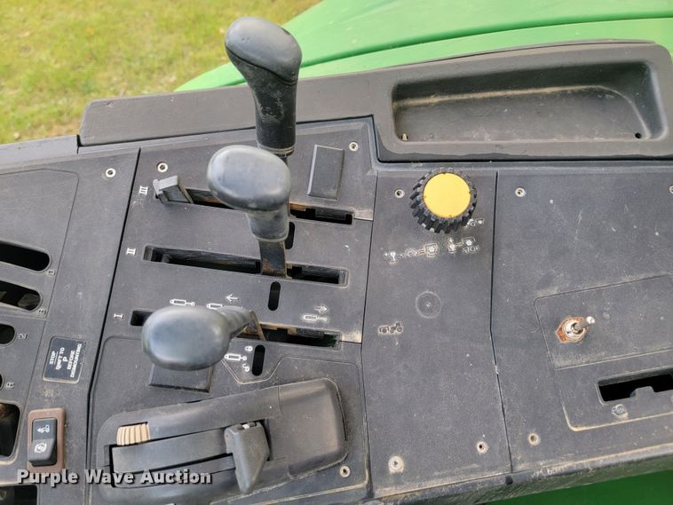 image for item KS9156 2006 John Deere 6415  MFWD tractor