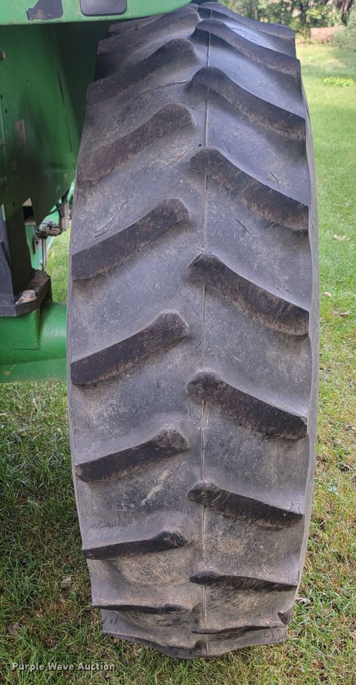 image for item KS9156 2006 John Deere 6415  MFWD tractor