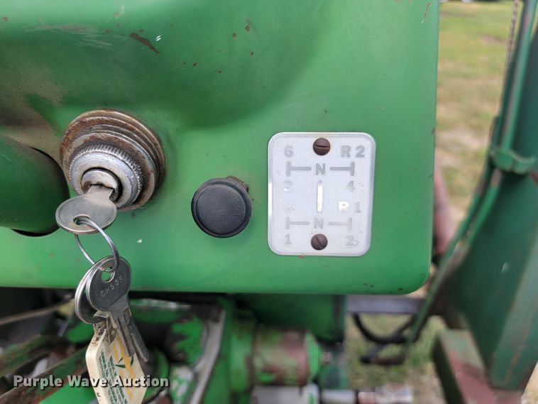 image for item KS9158 1958 Oliver 880  tractor