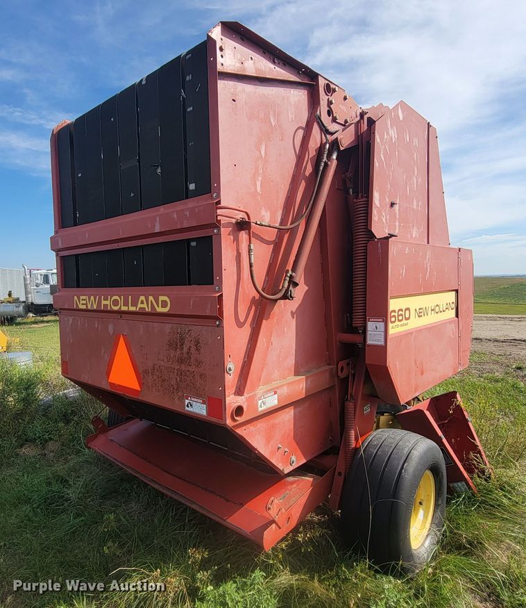 image for item KS9179 (2) New Holland 660 round baler
