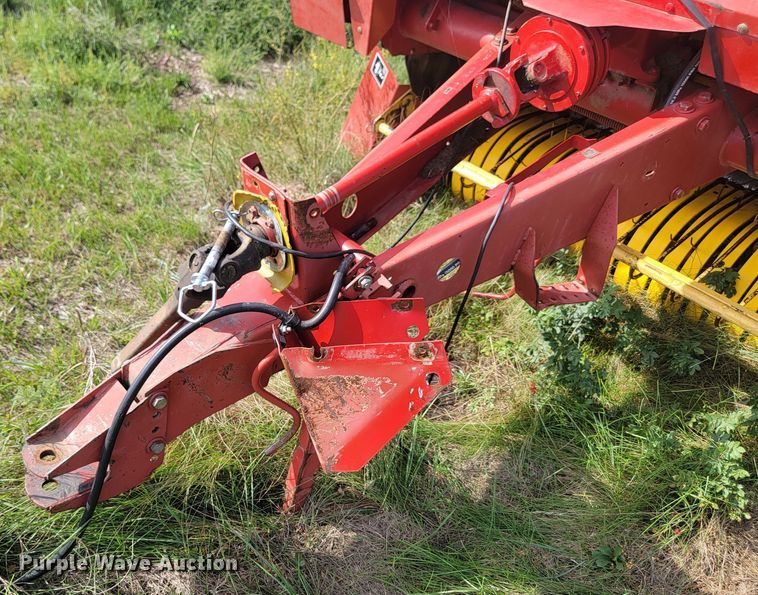 image for item KS9179 (2) New Holland 660 round baler