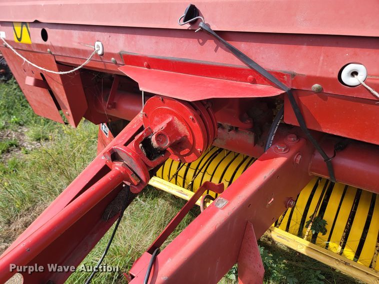 image for item KS9179 (2) New Holland 660 round baler