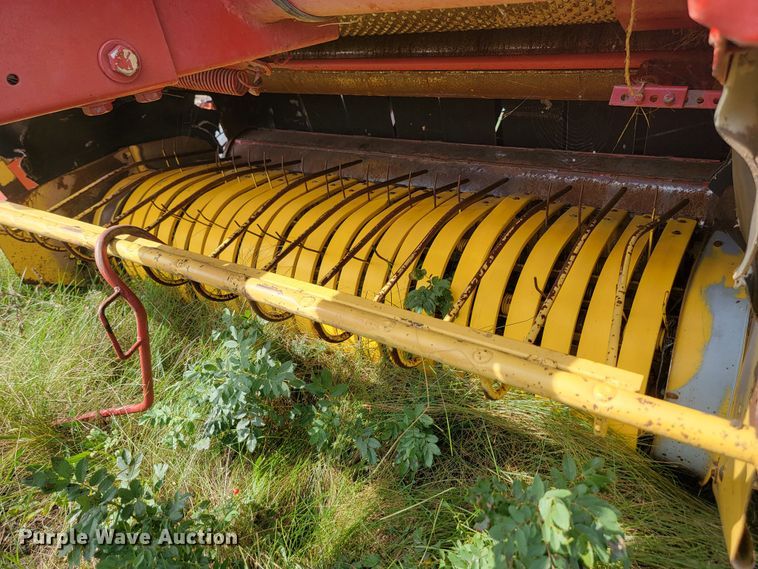 image for item KS9179 (2) New Holland 660 round baler