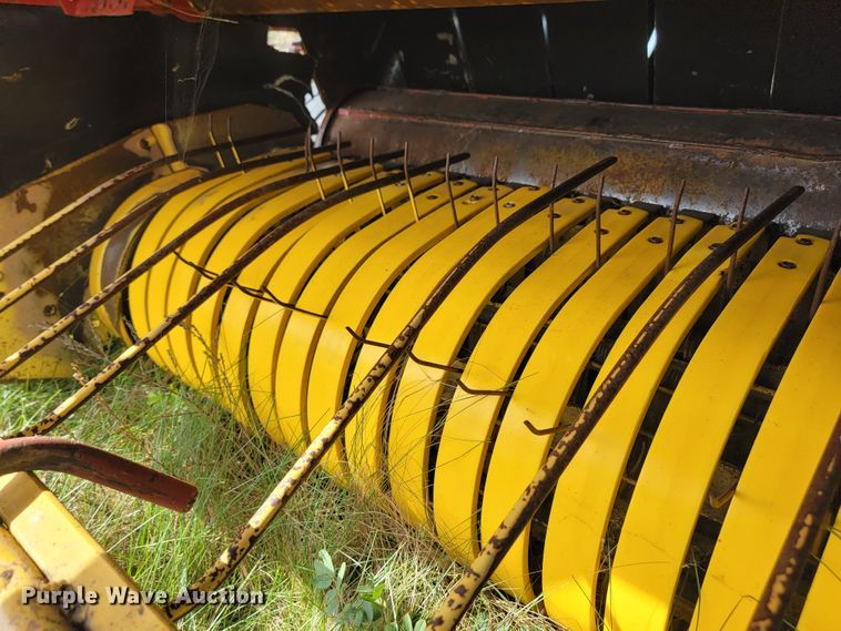 image for item KS9179 (2) New Holland 660 round baler