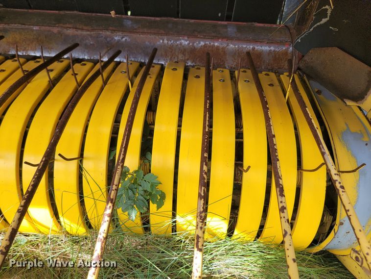 image for item KS9179 (2) New Holland 660 round baler