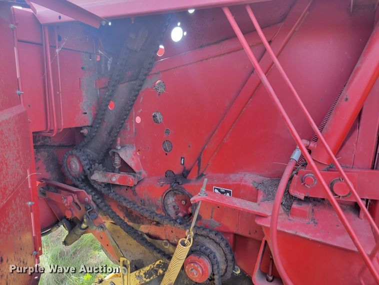 image for item KS9179 (2) New Holland 660 round baler