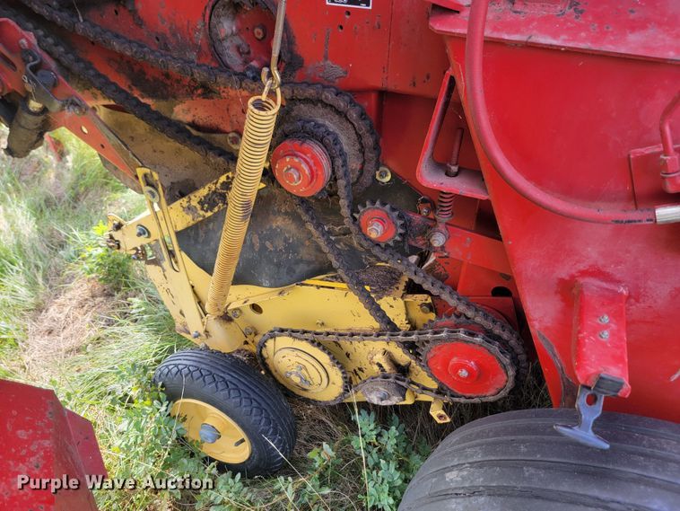 image for item KS9179 (2) New Holland 660 round baler