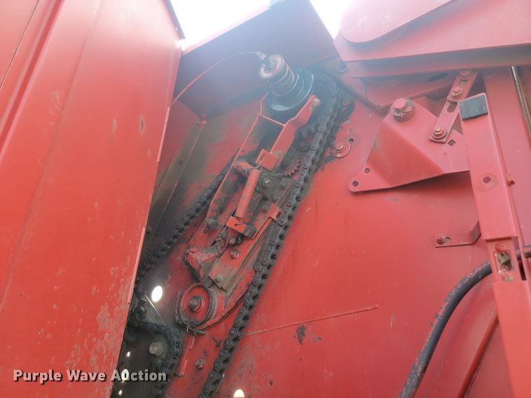 image for item KS9179 (2) New Holland 660 round baler