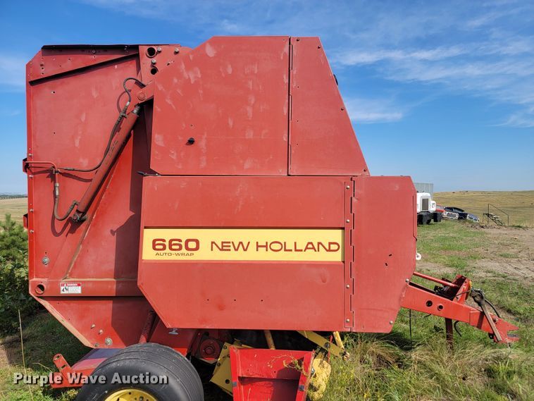 image for item KS9179 (2) New Holland 660 round baler