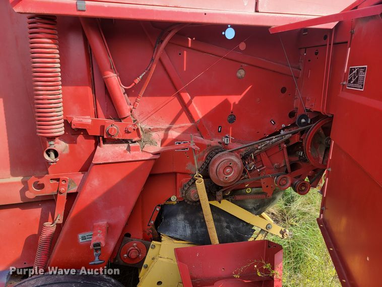 image for item KS9179 (2) New Holland 660 round baler