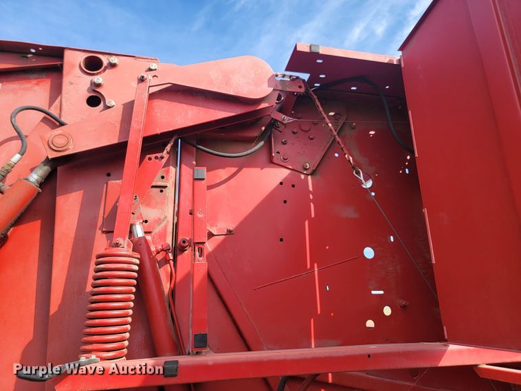 image for item KS9179 (2) New Holland 660 round baler