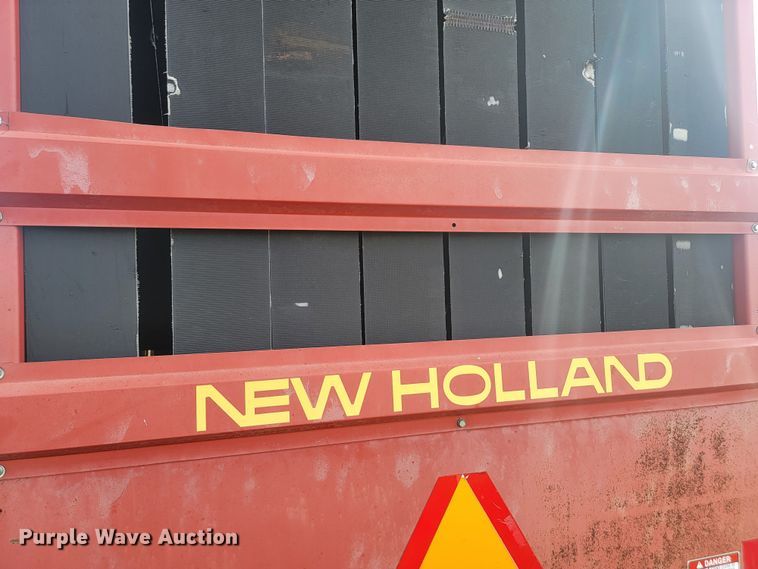 image for item KS9179 (2) New Holland 660 round baler