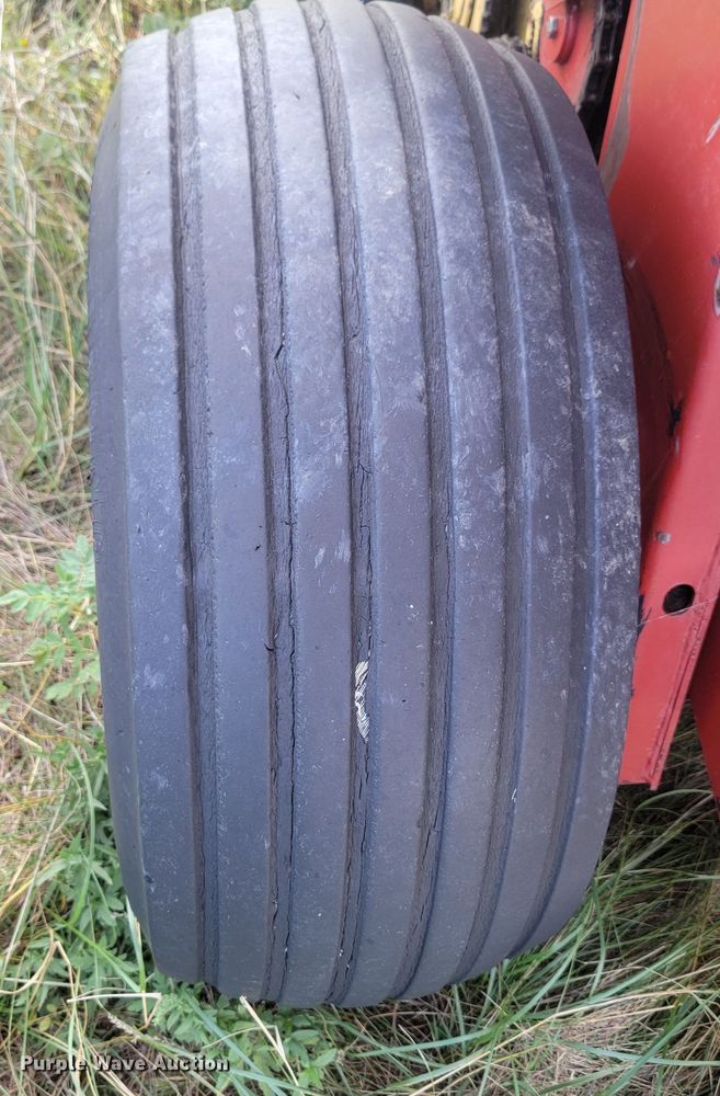 image for item KS9179 (2) New Holland 660 round baler