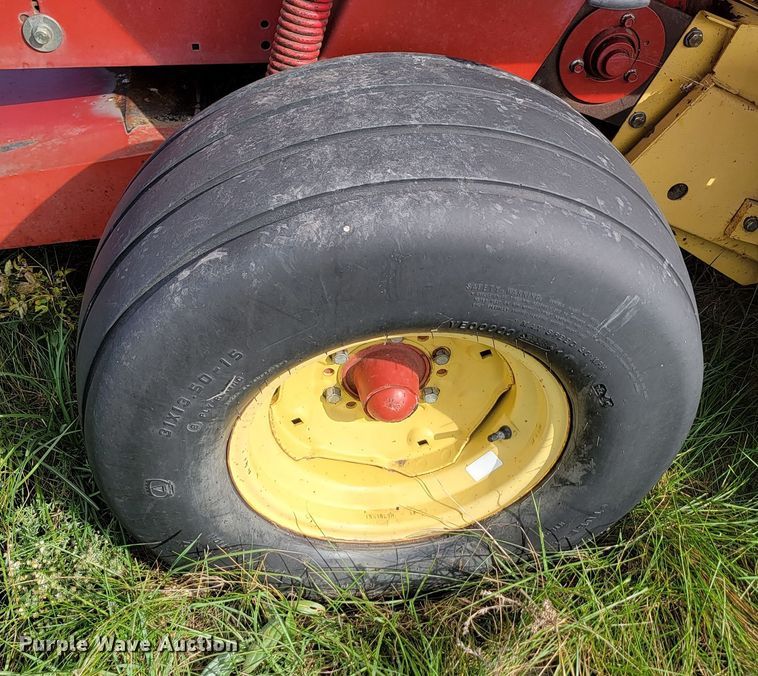 image for item KS9179 (2) New Holland 660 round baler