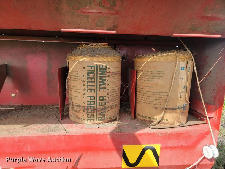 image for item KS9179 (2) New Holland 660 round baler