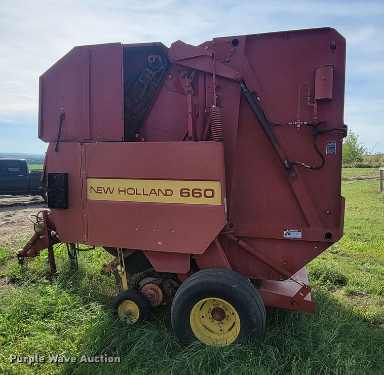 image for item KS9179 (2) New Holland 660 round baler