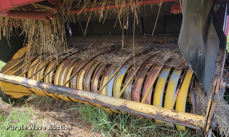 image for item KS9179 (2) New Holland 660 round baler