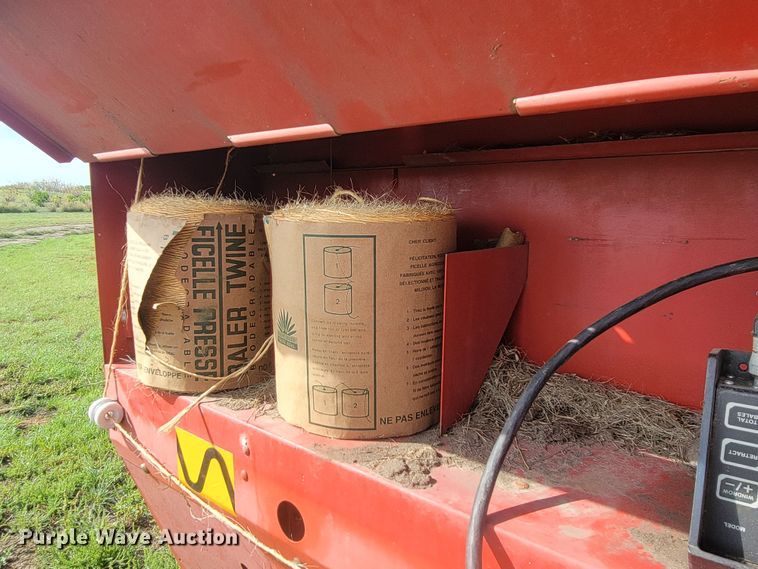 image for item KS9179 (2) New Holland 660 round baler