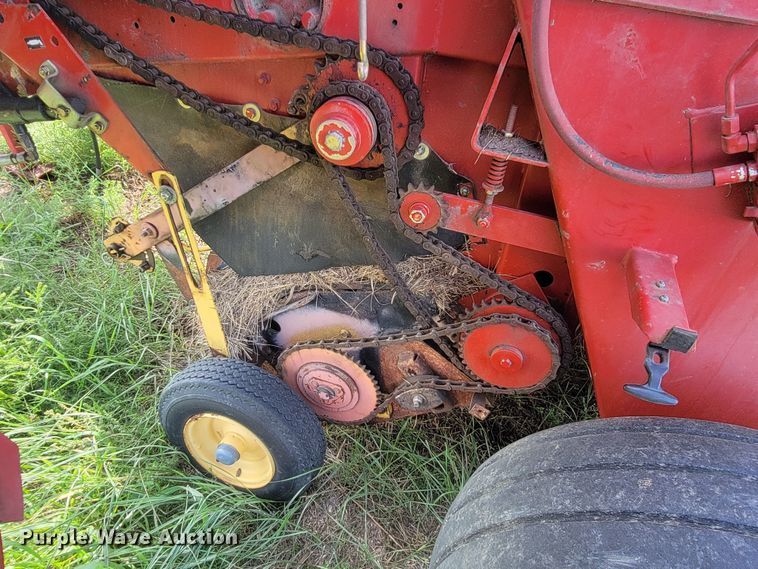 image for item KS9179 (2) New Holland 660 round baler