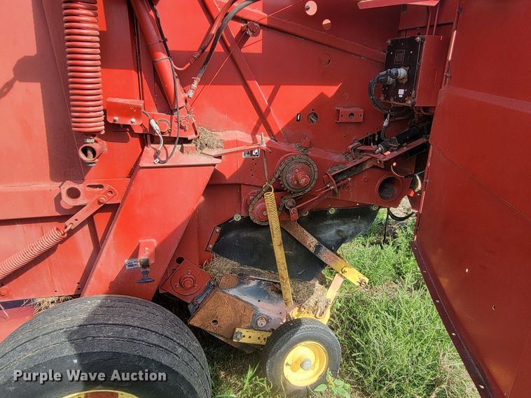 image for item KS9179 (2) New Holland 660 round baler