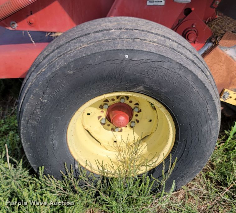 image for item KS9179 (2) New Holland 660 round baler